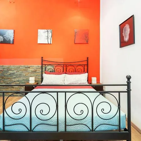 And Cozy Loft With Courtyard Bologna