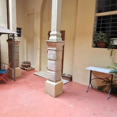 公寓 And Cozy Loft With Courtyard