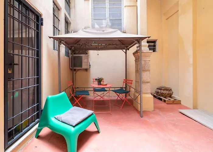 아파트 And Cozy Loft With Courtyard *